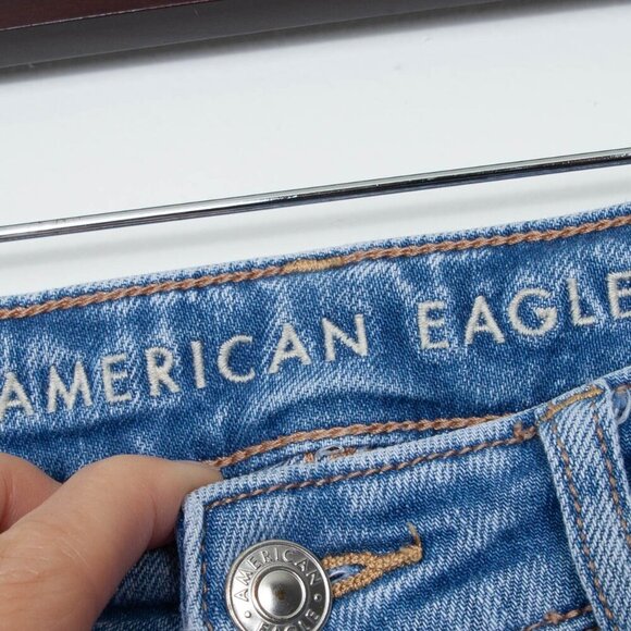 American Eagle Straight Leg Distressed Mom Jeans Women's Size 4 Regular‎ - Picture 4 of 8